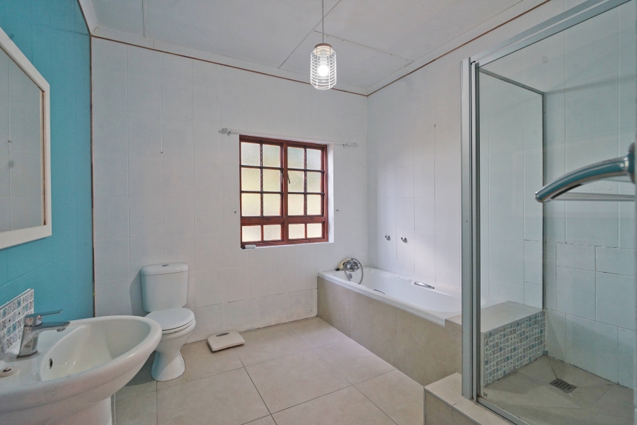 4 Bedroom Property for Sale in Cove Rock Eastern Cape